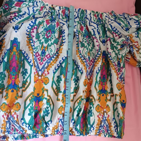 crop top blouse, Christian Siriano, size S,M, 100% rayon, bare shoulders. - Picture 6 of 12